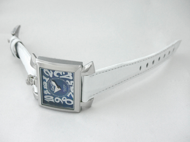 ガガミラノ ナポレオーネ 40mm クォーツ 6030.4 ホワイト革