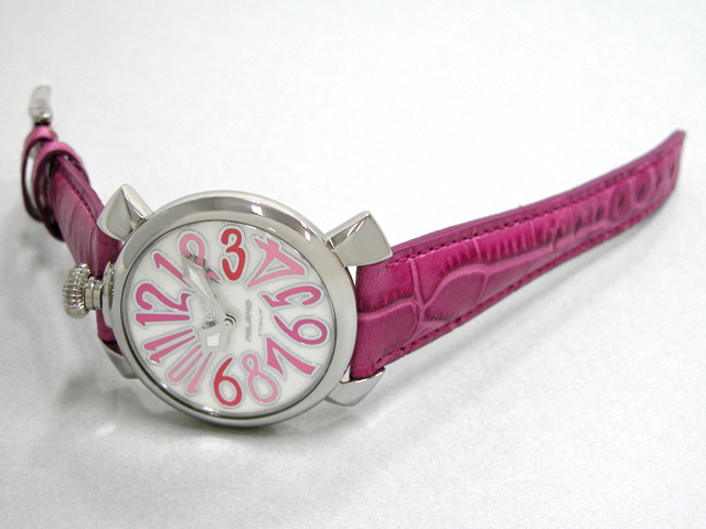 ガガミラノ マニュアーレ 40mm クォーツ 5020.6 チェリー革