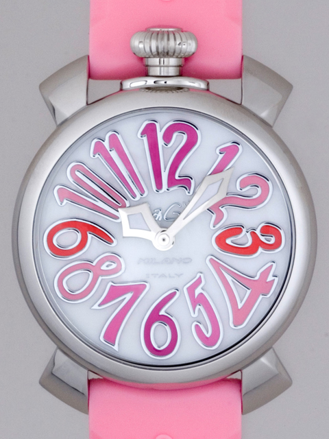 ガガミラノ マニュアーレ　40mm　クォーツ 5020.6 ピンクラバー