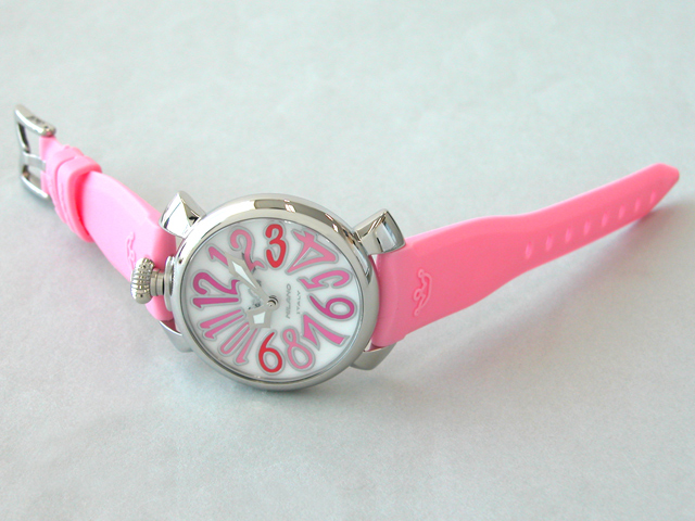 ガガミラノ マニュアーレ　40mm　クォーツ 5020.6 ピンクラバー