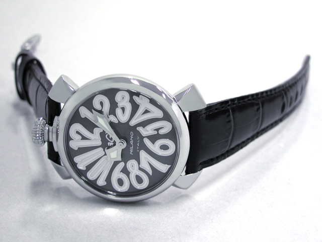 ガガミラノ マニュアーレ　40mm　クォーツ 5020.4 ブラック革