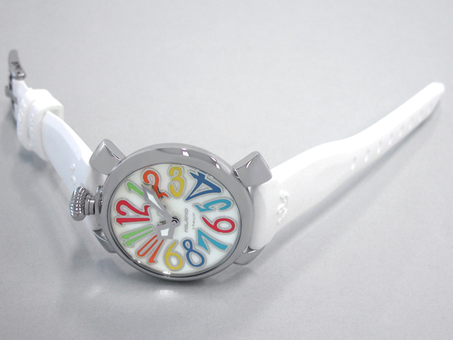 ガガミラノ マニュアーレ　40mm　クォーツ 5020.1 ホワイトラバー