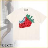 2025新作限定人気 グッチ★グッチ いちご 偽物 Tシャツ  大人コーデ ストロベリーオーバーサイズ 539081 XJA2J 7136