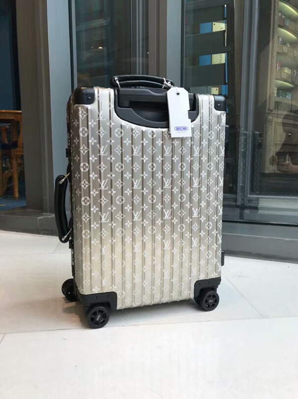 ルイヴィトン × RIMOWA リモワスーパーコピー トパーズ 4輪 33L マルチ ホイール IATA シルバー 8071209