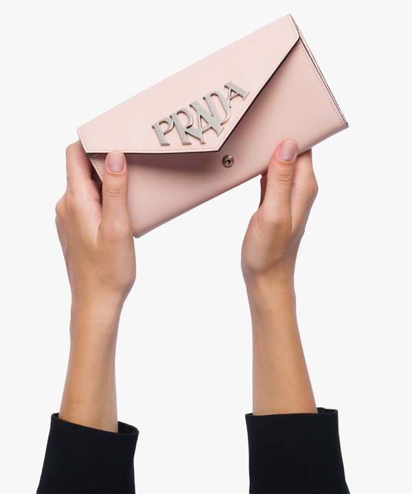 2018新作！日本未入荷☆PRADA プラダコピー ロゴ カードホルダー付き長財布 1MH037_ZO6_F0333
