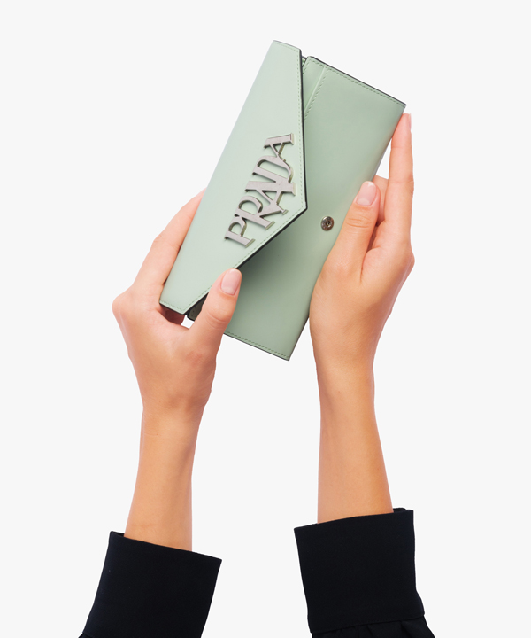 2018新作！日本未入荷☆PRADA プラダコピー ロゴ カードホルダー付き長財布 1MH037_ZO6_F0934