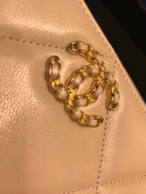 2025新作大人気 シャネルコピー 財布 シャネル☆上品CCマーク☆Zip Mサイズ財布Beige 19K AP0948 B01564