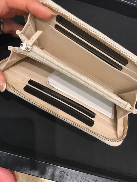 2025新作大人気 シャネルコピー 財布 シャネル☆上品CCマーク☆Zip Mサイズ財布Beige 19K AP0948 B01564