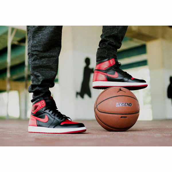【ナイキ エアージョーダン スニーカー コピー】激レア 入手困難 ナイキ Air Jordan 1 Retro " Banned" 