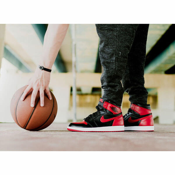 【ナイキ エアージョーダン スニーカー コピー】激レア 入手困難 ナイキ Air Jordan 1 Retro " Banned" 