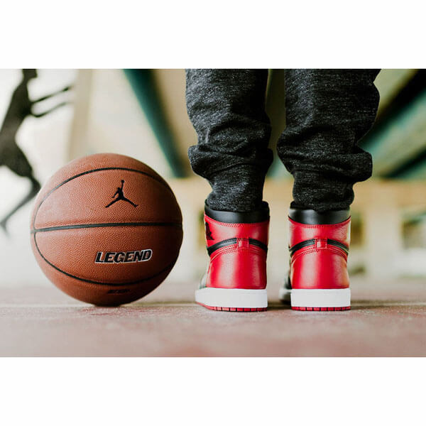 【ナイキ エアージョーダン スニーカー コピー】激レア 入手困難 ナイキ Air Jordan 1 Retro " Banned" 