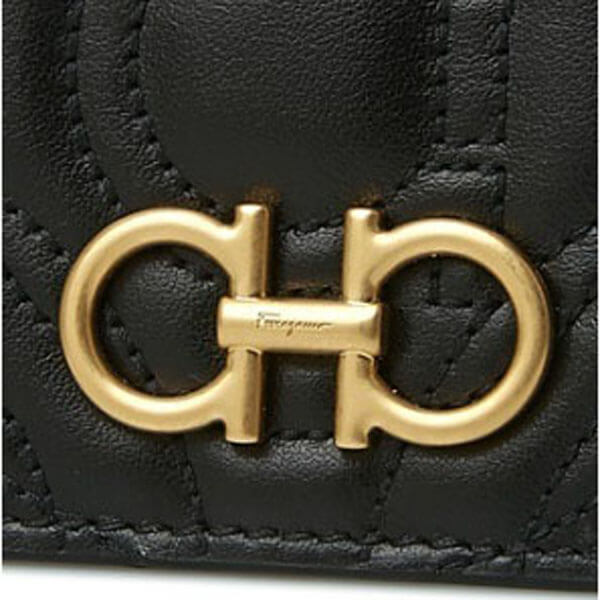 フェラガモ 財布 偽物 送料込み Gancini card holder