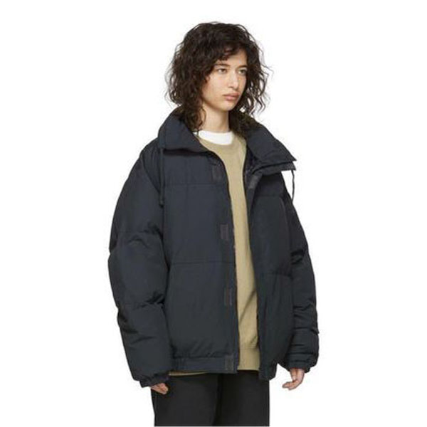 フィアオブゴッド 偽物 エッセンシャルズ 日本未入荷 激レア!FEAR OF GOD ESSENTIALS Puffer Jacket