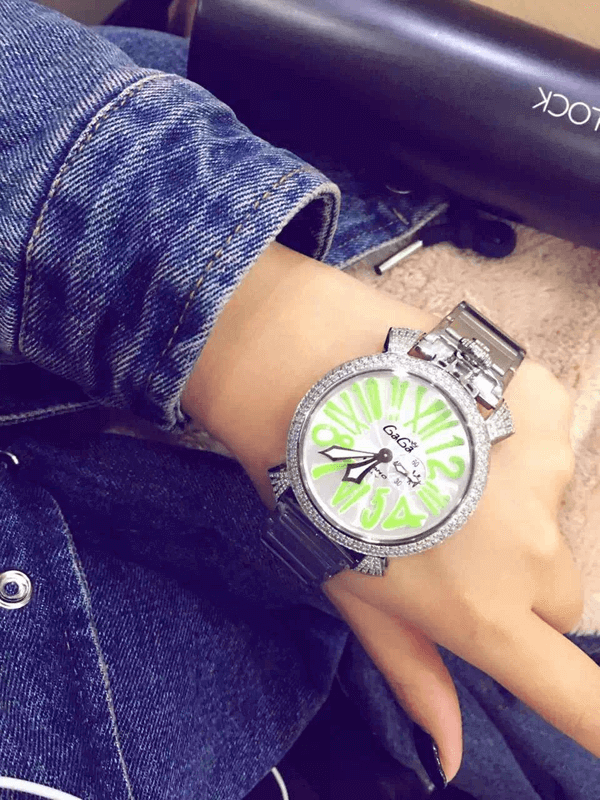 [GaGa MILANO] ガガミラノスーパーコピー 2012年春夏新作 ダイヤモンド装飾 腕時計 "MANUALE 40MM ACCIAIO 5020.7d"