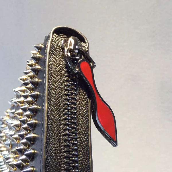 セレブ溺愛☆海外限定モデル多数☆【Christian Louboutin クリスチャン ルブタンコピー】 panettone spikes wallet C53999