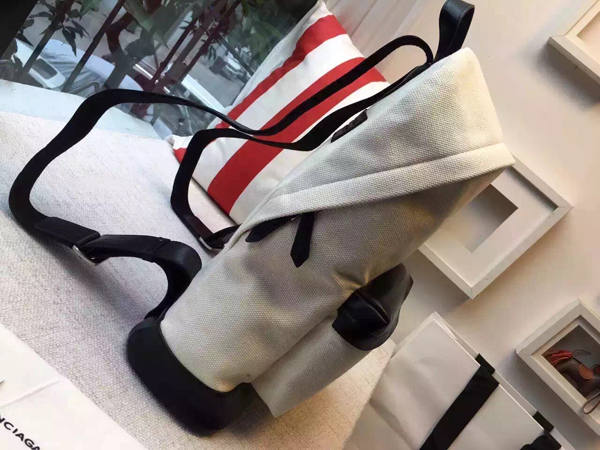 2015-16AW バレンシアガ NAVY SAC A DOS Canvas バレンシアガ コピーユニセックスキャンバス&times;ブラックレザーのバックパック NAVY CABAS B6719